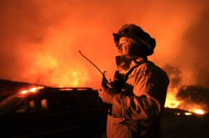 Read more about the article ΗΠΑ: Μεγάλες πυρκαγιές στην Καλιφόρνια – Χιλιάδες άνθρωποι εγκαταλείπουν τα σπίτια τους (βίντεο & φώτο)