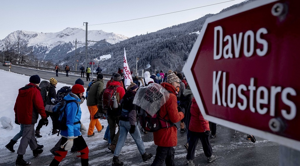 You are currently viewing Στο Νταβός ηγέτες και διαδηλωτές για το κλίμα στο Παγκόσμιο Οικονομικό Φόρουμ