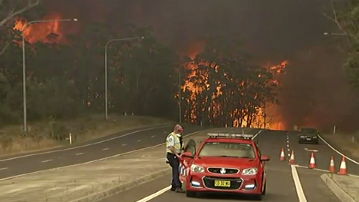 You are currently viewing Δραματική Πρωτοχρονιά στην Αυστραλία: Τουλάχιστον 8 νεκροί και πολλοί αγνοούμενοι από τις φωτιές (βίντεο)
