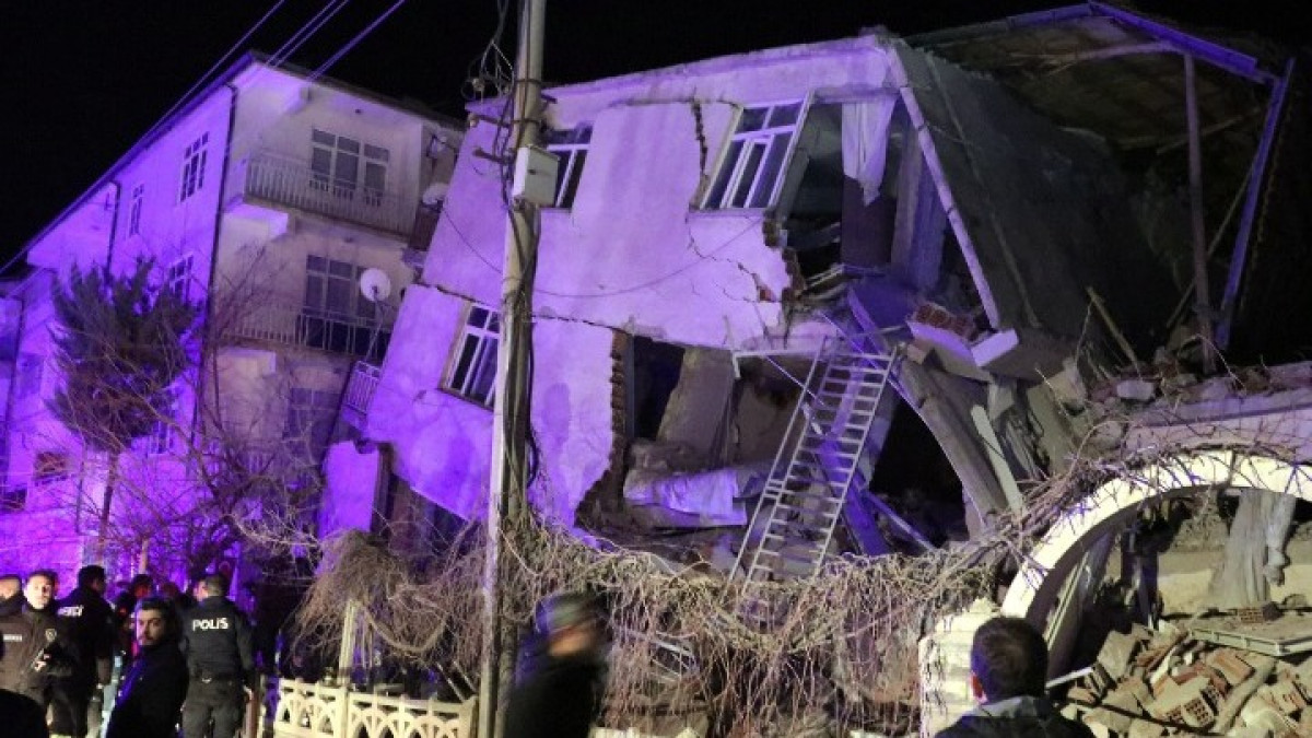 You are currently viewing Σεισμός στην Τουρκία: 20 νεκροί, πάνω από 1000 τραυματίες, δεκάδες εγκλωβισμένοι