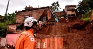 Read more about the article Βραζιλία: Δεκάδες θύματα και αγνοούμενοι από τις πλημμύρες και τις κατολισθήσεις
