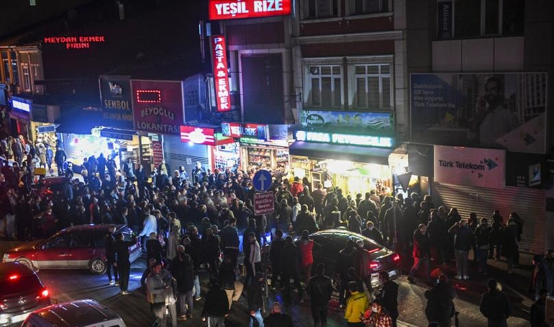 You are currently viewing Covid-19 Τουρκία: Aιφνιδιαστική απαγόρευση κυκλοφορίας και χάος