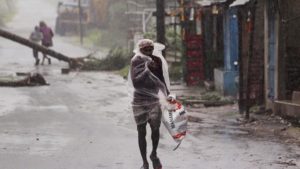 Read more about the article Ο κυκλώνας «Αμφάν» πλήττει Ινδία και Μπανγκλαντές – Τουλάχιστον τρεις άνθρωποι σκοτώθηκαν
