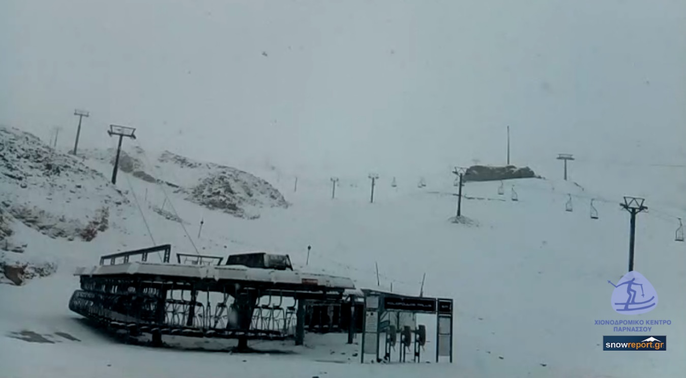 You are currently viewing 27 Μαΐου και συνεχίζεται η χιονόπτωση στον Παρνασσό (Δείτε ζωντανή εικόνα)