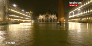 Read more about the article Ιταλία: Έντονη κακοκαιρία επικρατεί στην βόρεια Ιταλία – Πλημμύρισε η Βενετία (βίντεο)