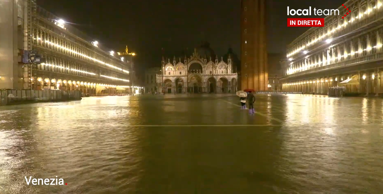 You are currently viewing Ιταλία: Έντονη κακοκαιρία επικρατεί στην βόρεια Ιταλία – Πλημμύρισε η Βενετία (βίντεο)