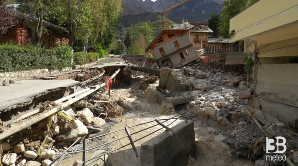 You are currently viewing Ιταλία: Αυξήθηκε ο αριθμός των νεκρών από τις πλημμύρες στους 7 (βίντεο)