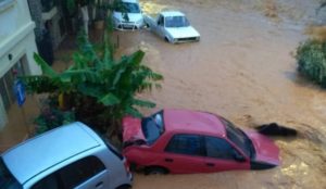 Read more about the article Κρήτη: Πλημμύρες σε πολλές περιοχές του Δήμου Χερσονήσου – Τα ορμητικά νερά παρέσυραν αυτοκίνητα