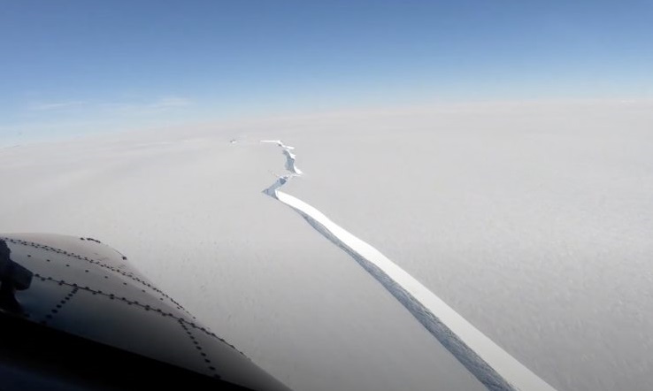 You are currently viewing Ξεκόλλησε παγόβουνο στην Ανταρκτική με μέγεθος σαν το Λονδίνο! (βίντεο)