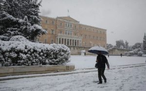 Read more about the article Κακοκαιρία “Μήδεια”: Ιστορική χιονόπτωση στην Αθήνα (φώτο)