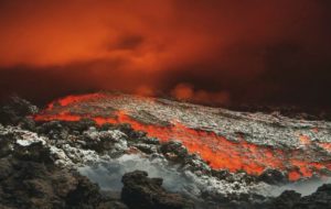 Read more about the article Άγιος Βικέντιος: Εκκενώνεται νησί λόγω έκρηξης ηφαιστείου