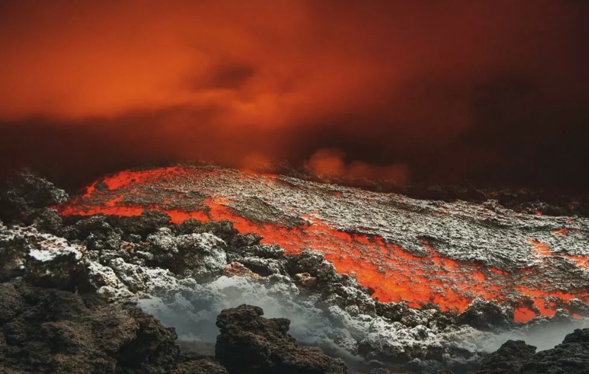 You are currently viewing Άγιος Βικέντιος: Εκκενώνεται νησί λόγω έκρηξης ηφαιστείου