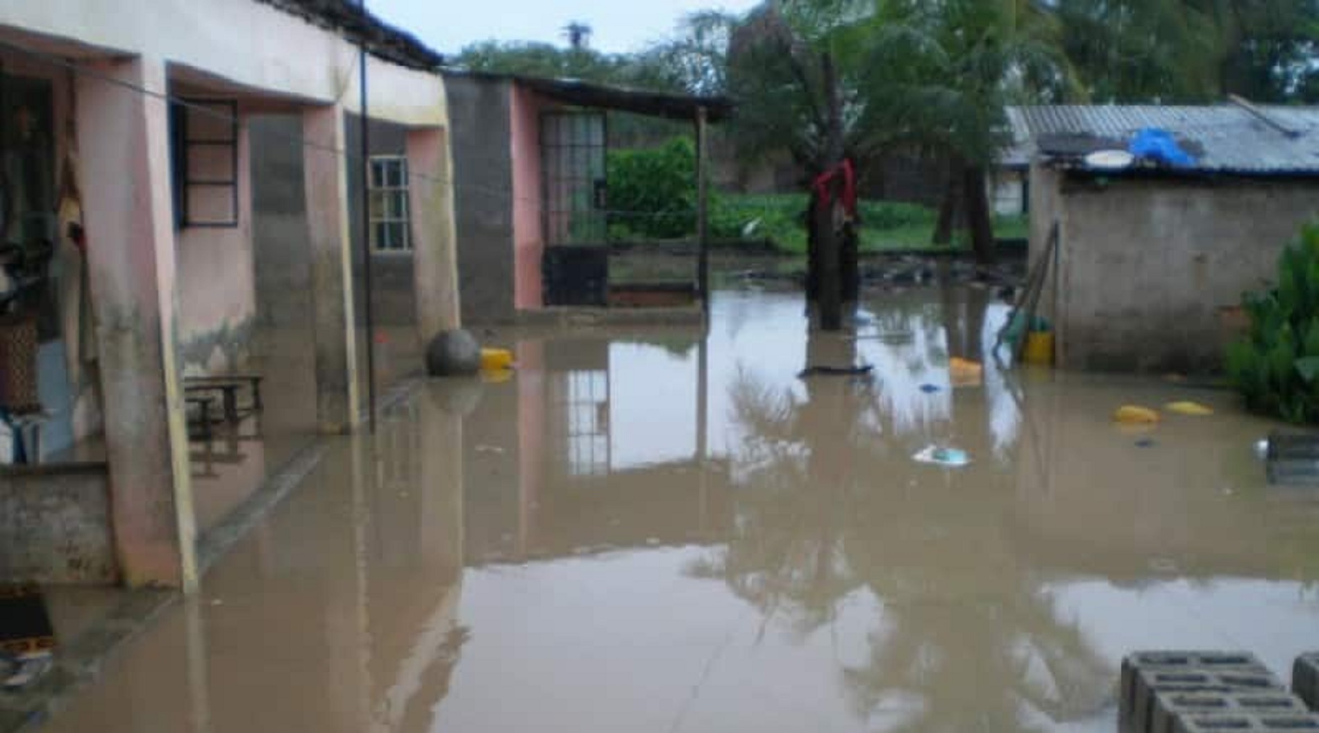 You are currently viewing Δυτική Αφρική: Δέκα νεκροί, πάνω από 1.500 εκτοπισμένοι εξαιτίας σφοδρής καταιγίδας στη Γκάμπια