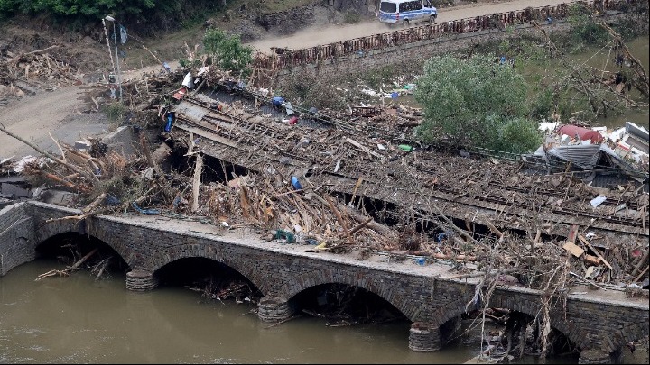 Read more about the article Γερμανία – πλημμύρες: Δεκάδες γέφυρες, σιδηροδρομικοί σταθμοί και 600 χλμ γραμμών καταστράφηκαν